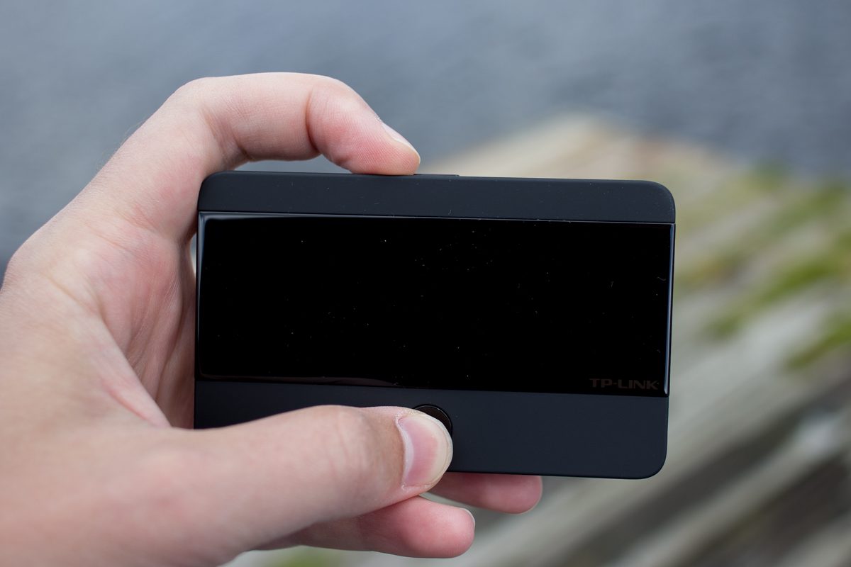 tp-link-hand
